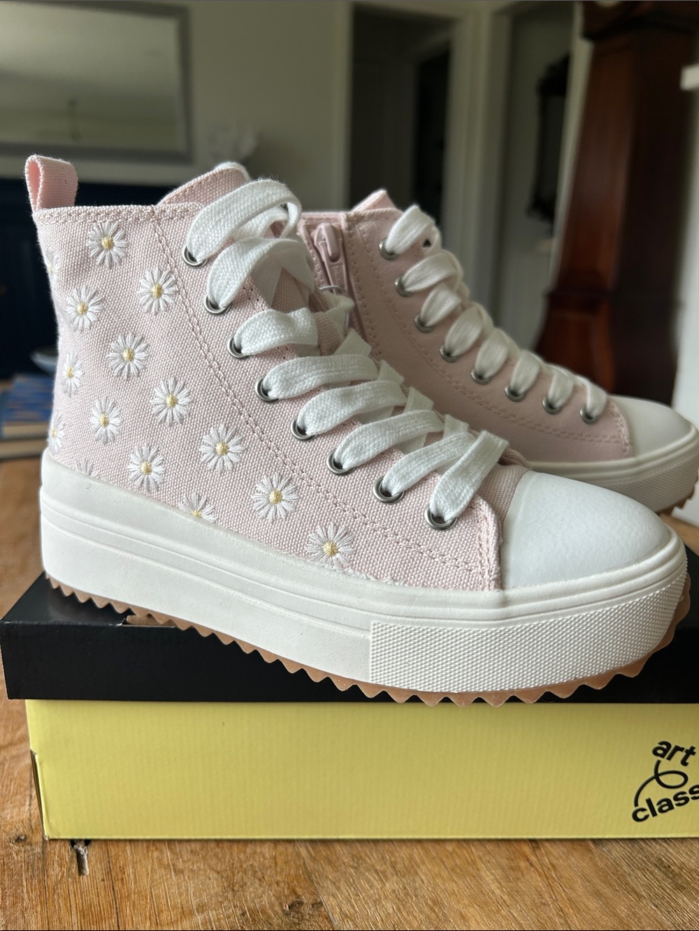 art class Pink Daisy High-Top Platform Sneakers